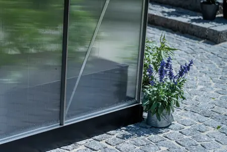 ICON 6 · 2.5 m² (6' x 4') Schwarz mit 4 mm Stegdoppelplatten